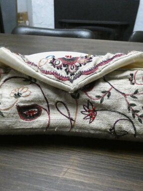 Kim Seybert NYC 100% Silk Intricate Beaded Clutch Small Wallet Cream Embroidered